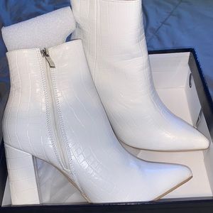 Womens White Heeled Boots US Size 8 (or 7.5)